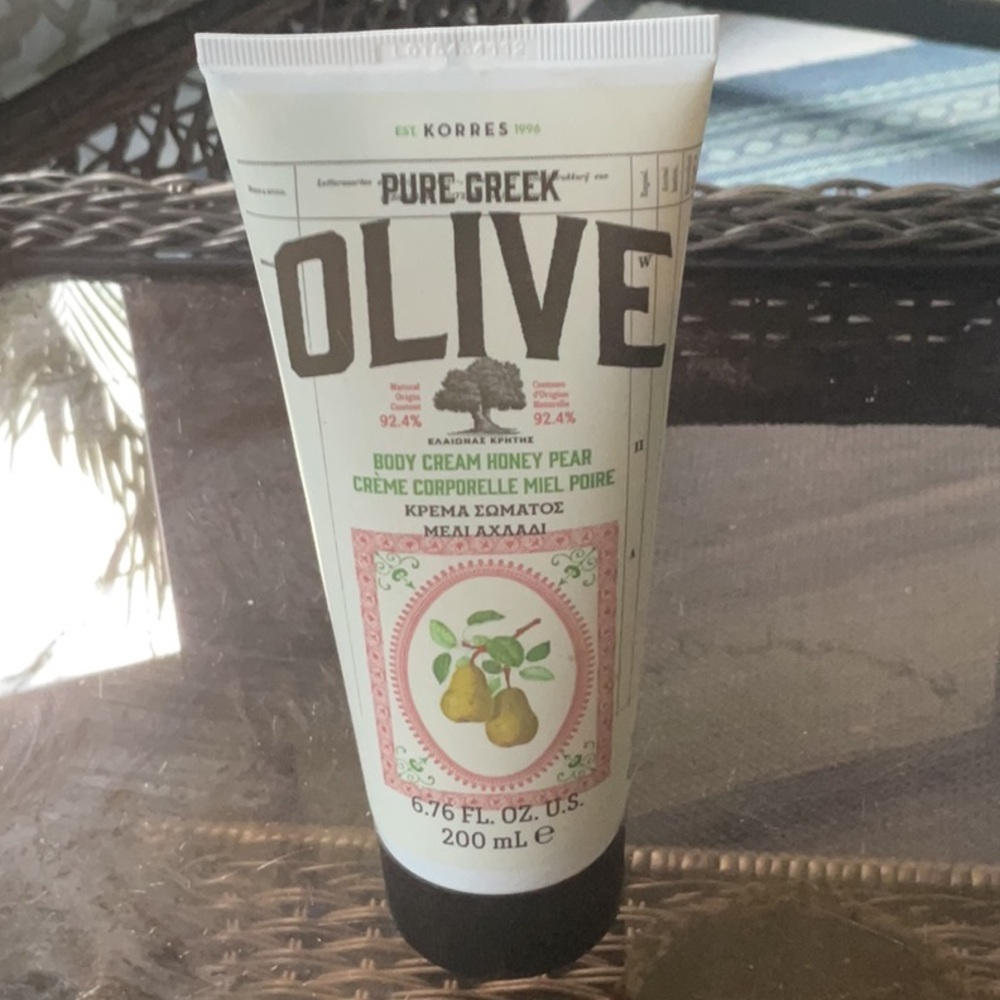 Korres Honey Pear scented  Olive Moisturizer - Picture 2 of 5